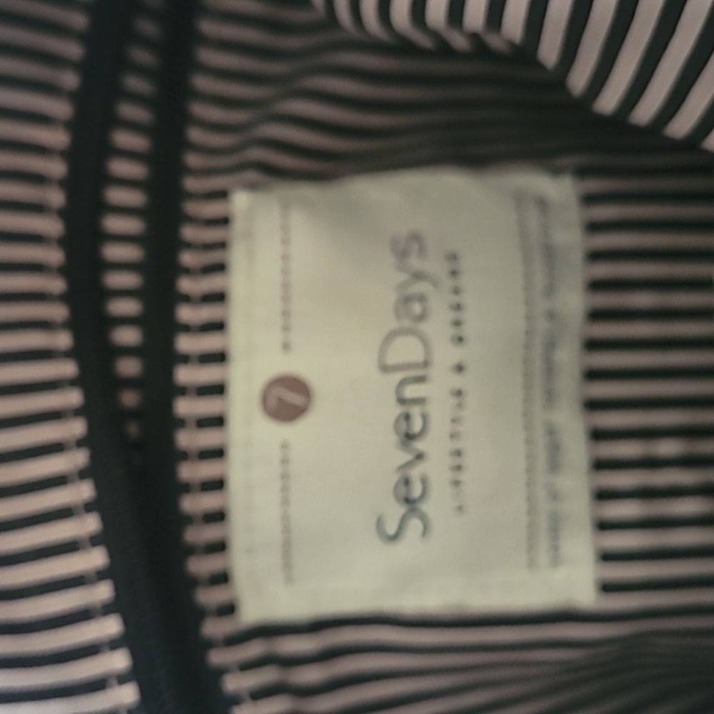 SevenDays navy handbag (like new)